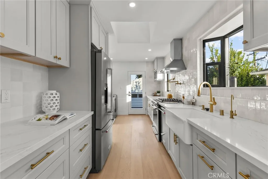 1724 S Fairfax, Los Angeles, California 90019 home-pic-6